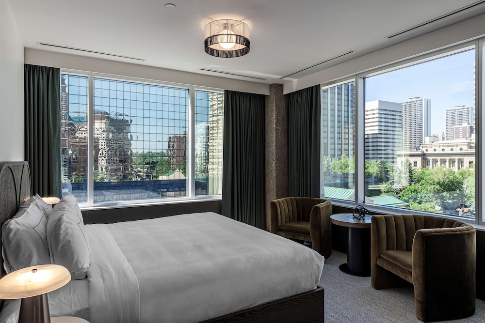 Room, 1 King Bed, Corner (Savour) - Photo 4