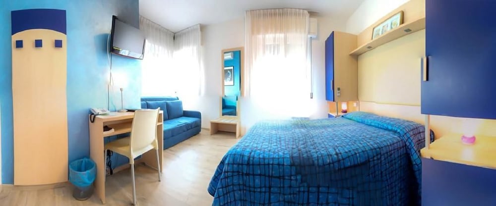 Double or Twin Room, Balcony, Mountain View photo 2