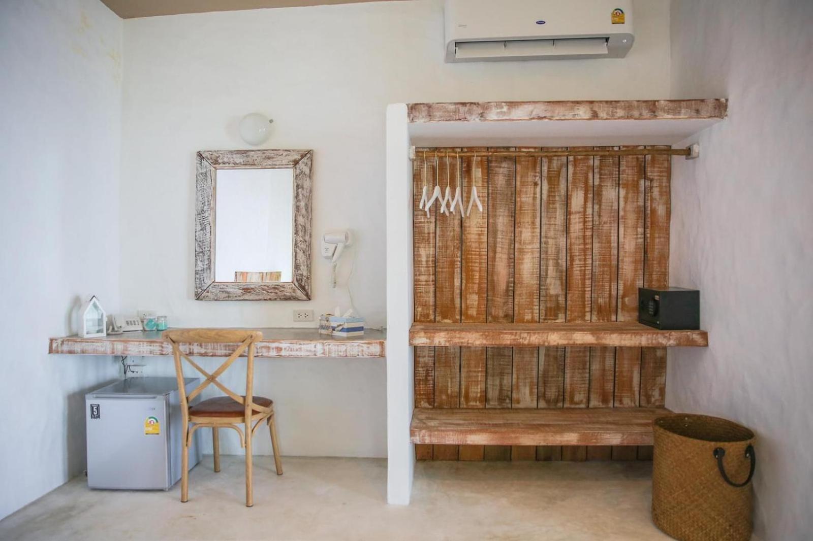 Beachfront Suite - Photo 3
