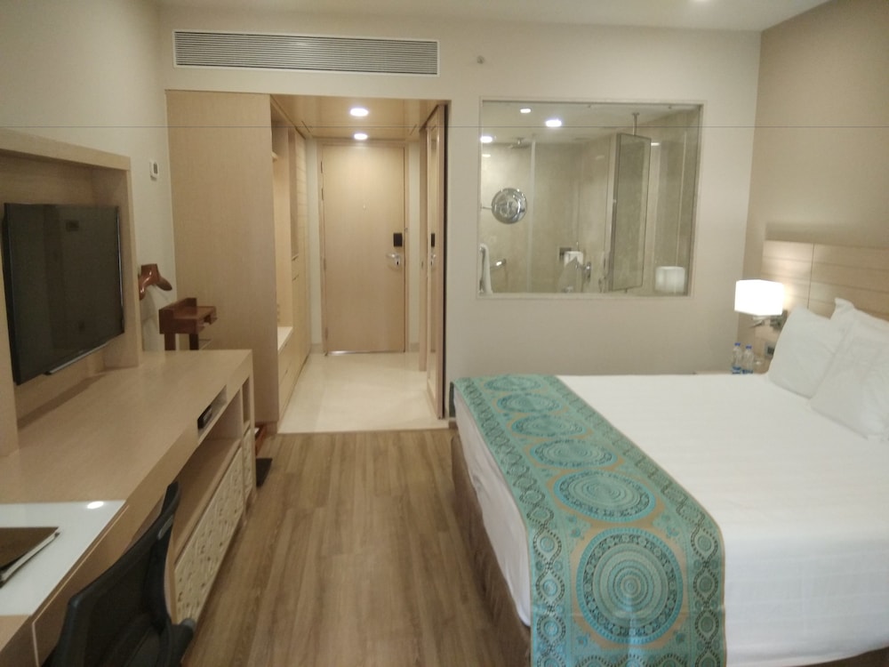 Deluxe Room, 1 Queen Bed, Garden View (Deluxe Room) photo 2