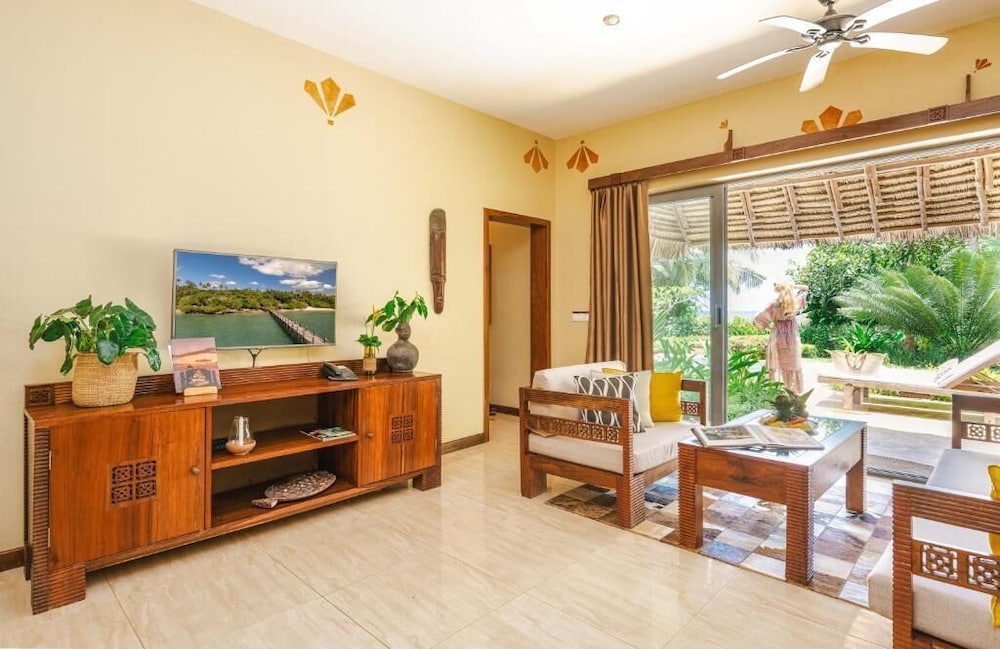 Ocean Front Villa with Pool photo 3