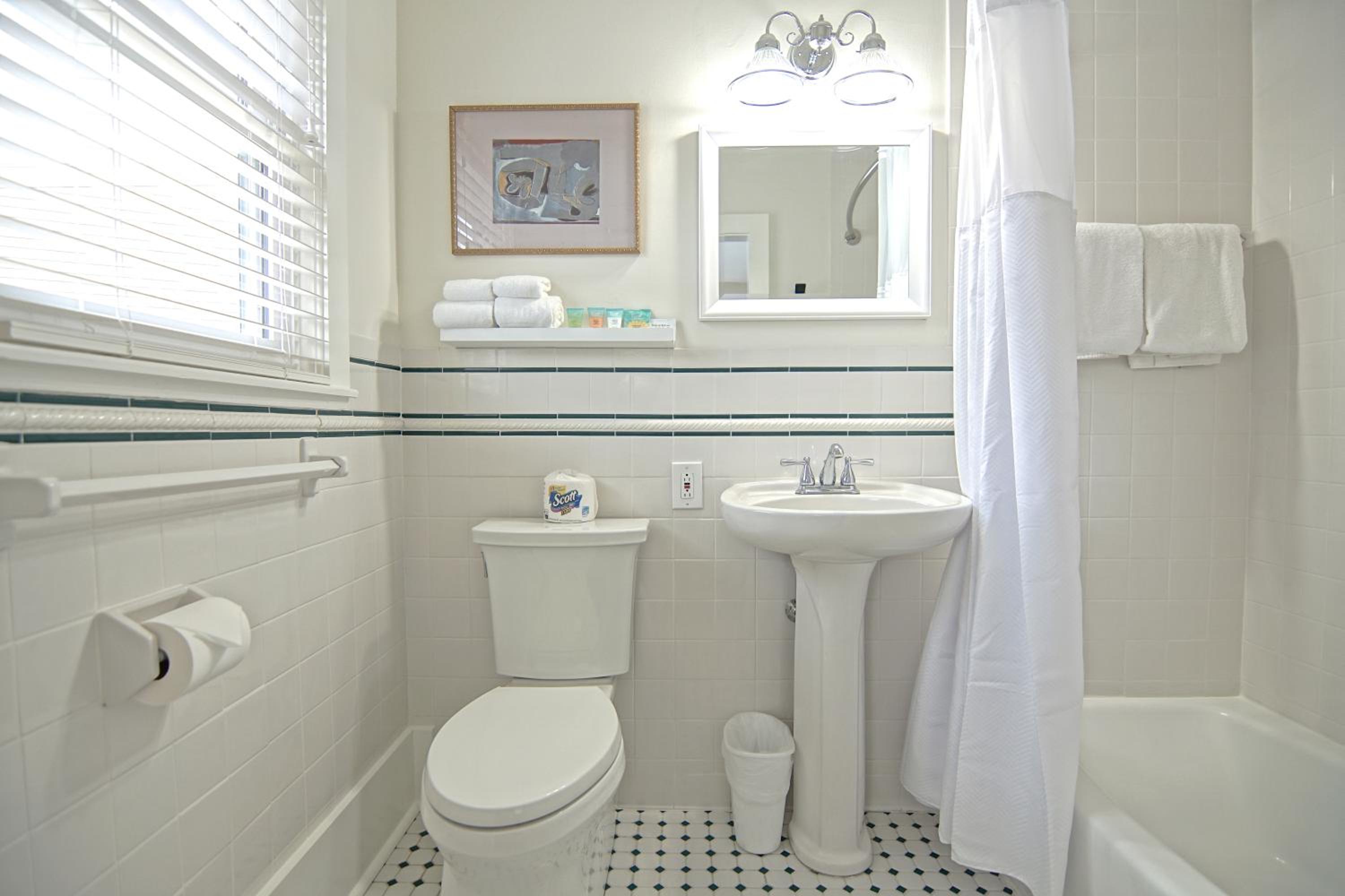Queen Superior Room - Dog Friendly photo 3