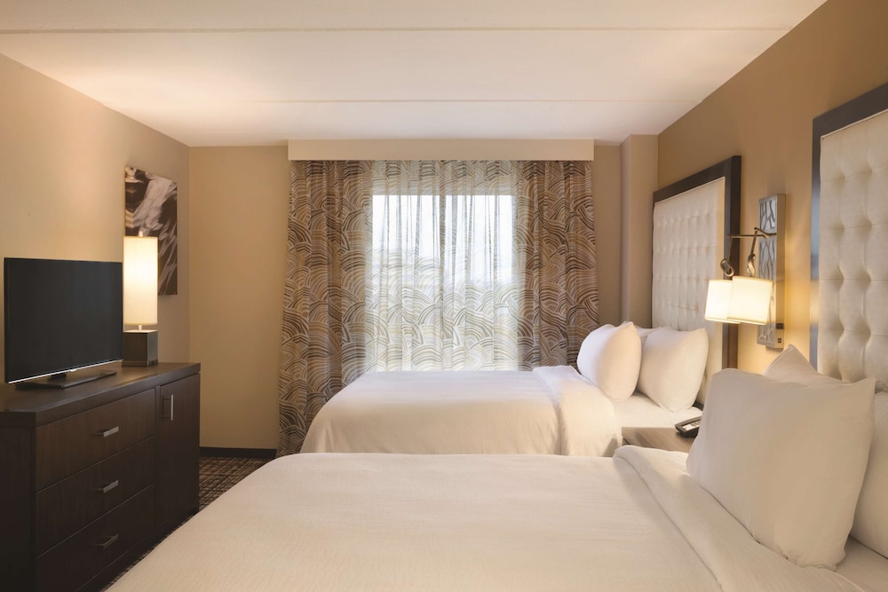 Suite, 2 Queen Beds, Accessible, Bathtub photo 1
