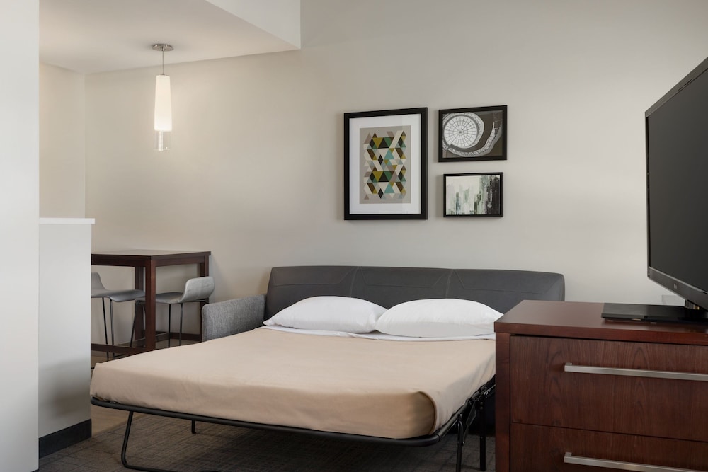 Studio, 1 King Bed (Hearing Accessible) photo 2