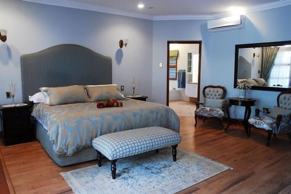 Luxury Suite photo 1