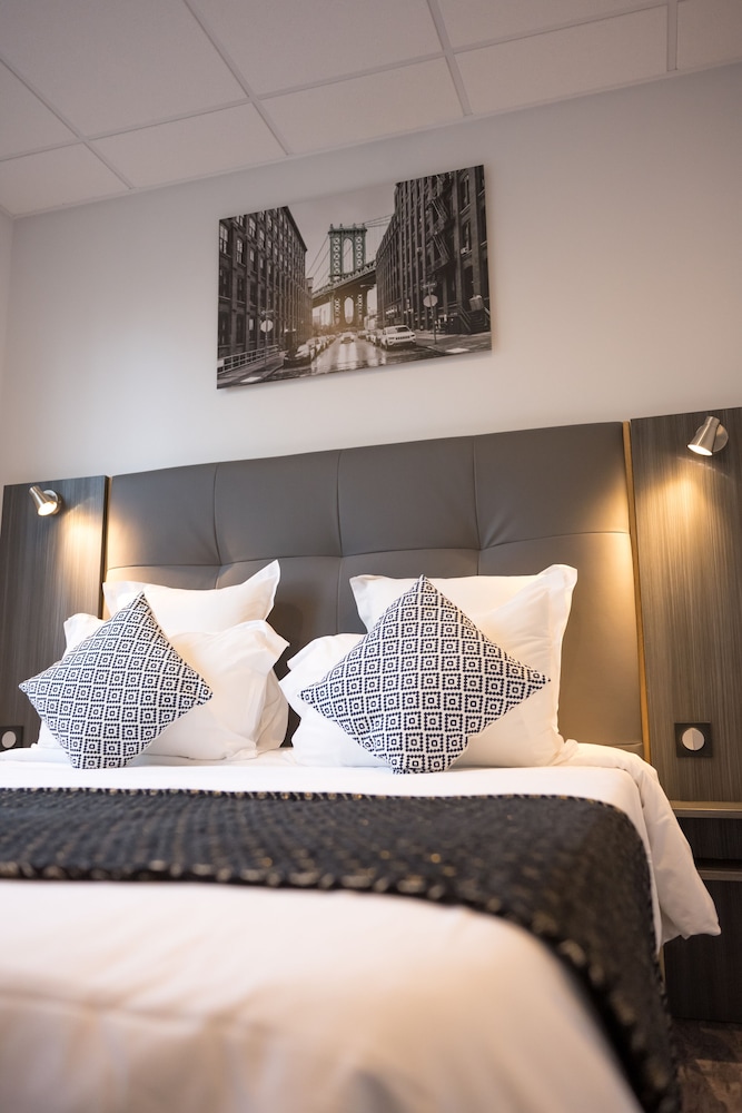 Superior Room, 1 Queen Bed photo 2