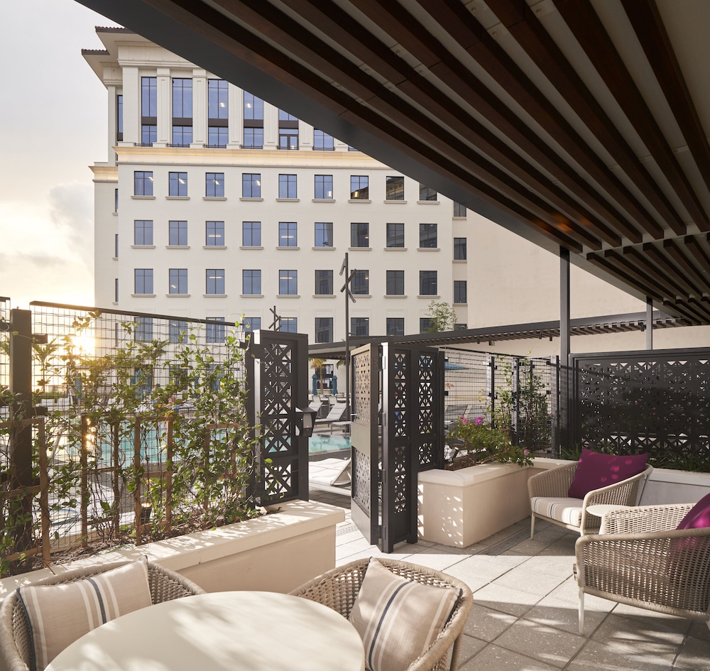 Grand Suite, Terrace, Corner (Pool)