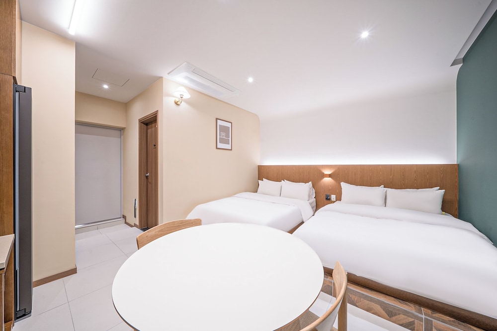 Family Twin Room - Photo 6