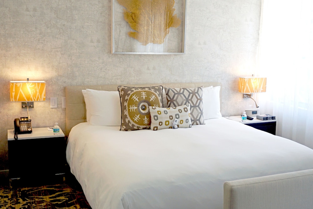 Deluxe Suite ADA - Photo 2