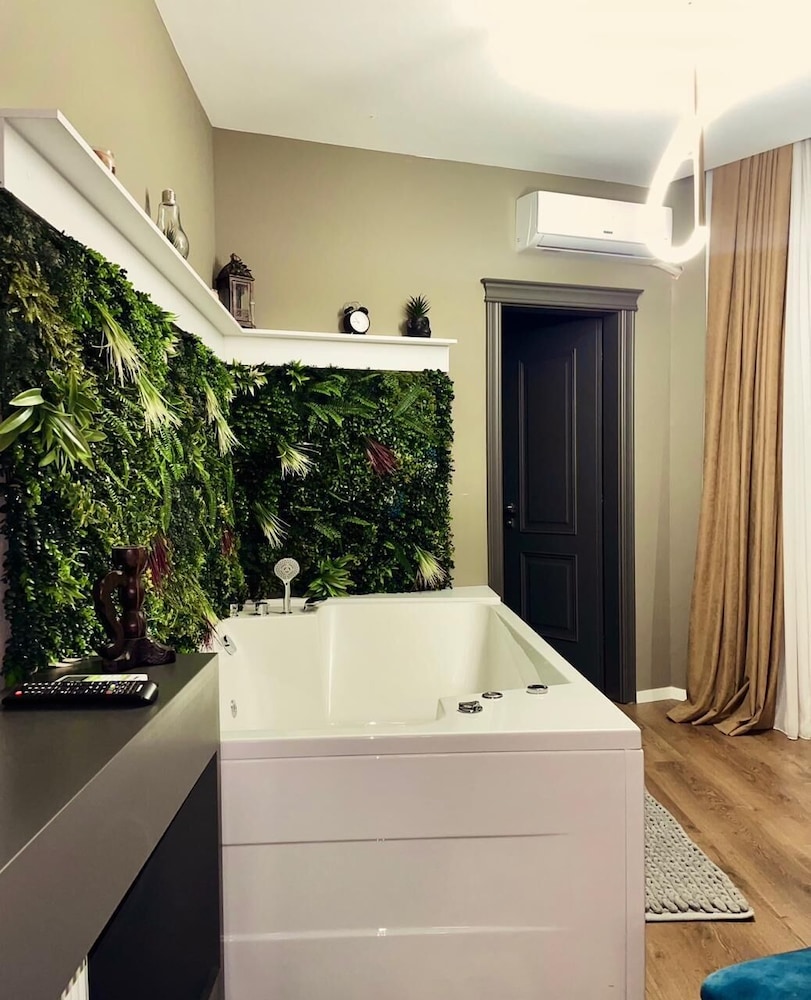 Luxury Suite, Balcony