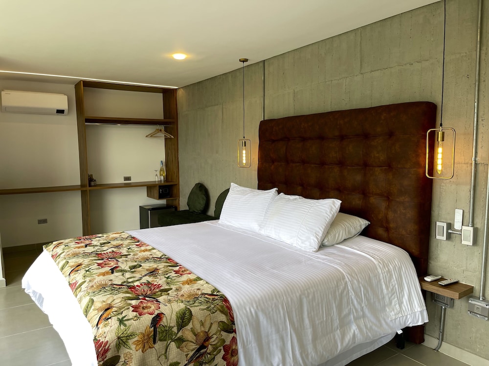 Deluxe Double Room, Bathtub, River View