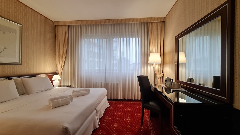 Standard Double or Twin Room - Photo 1