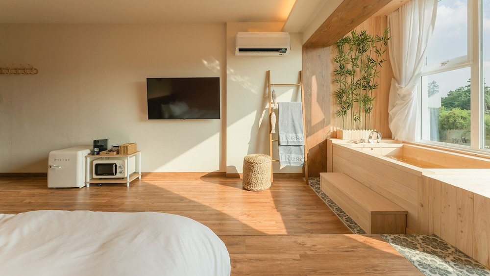 Deluxe Double Room, 1 Bedroom, Non Smoking, Ground Floor