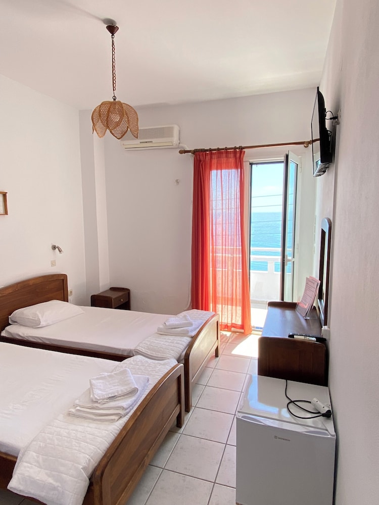 Double or Twin Room, Balcony, Sea View photo 2