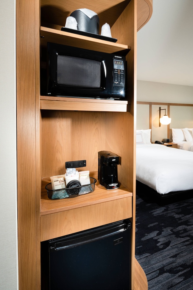 Suite, 1 King Bed with Sofa bed, City View (Mobility/Hearing Access, Roll-In Shwr)