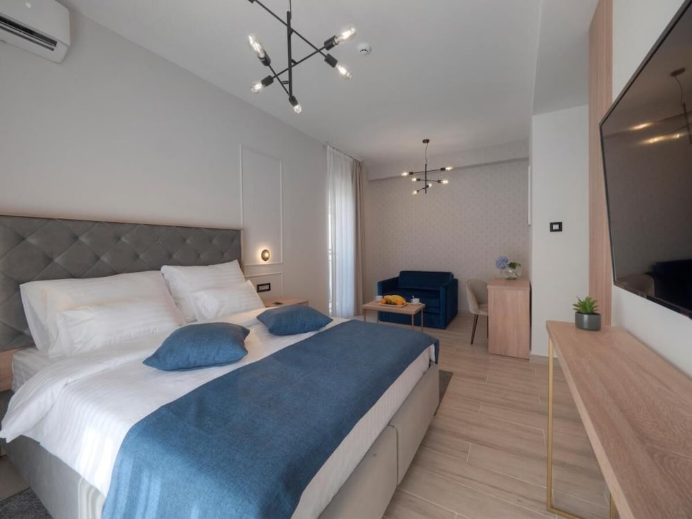 Deluxe Double Room, Balcony, Park View