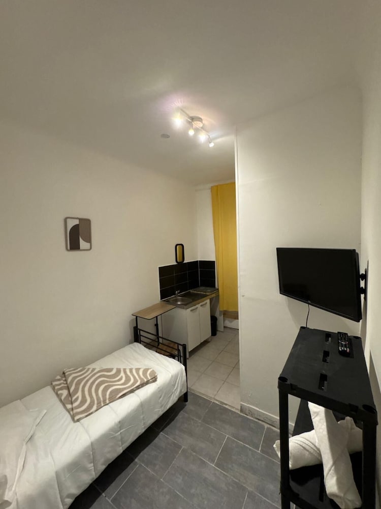 Comfort Room, City View