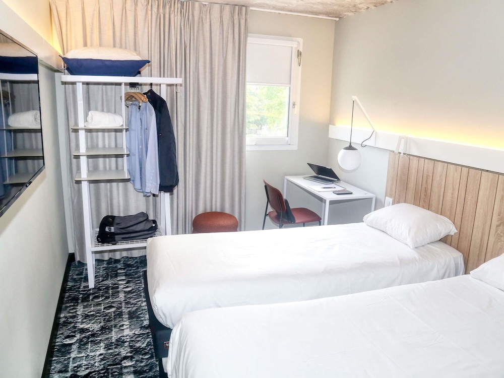 Standard Room, 2 Twin Beds - Photo 7