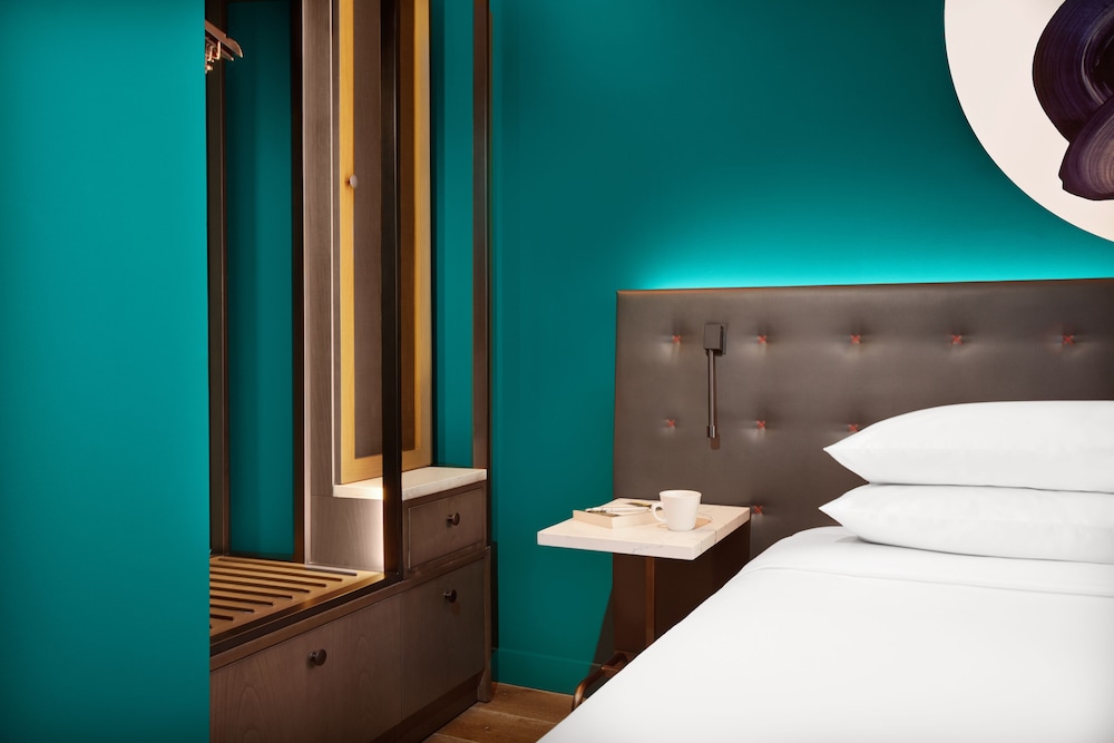 Premium Quadruple Room, 2 Queen Beds, City View thumbnail 5