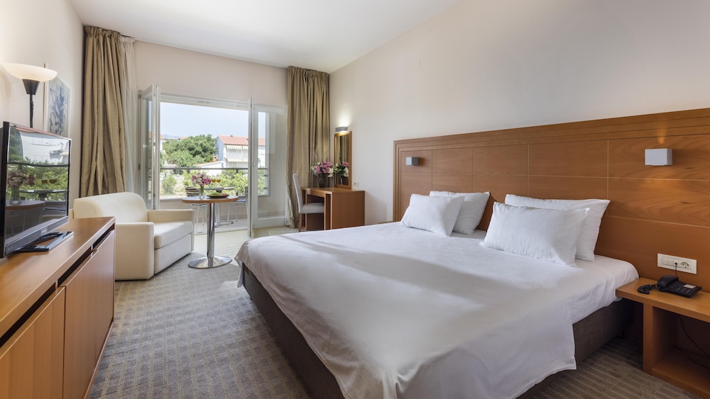 Comfort Double Room, Partial Sea View - Photo 3