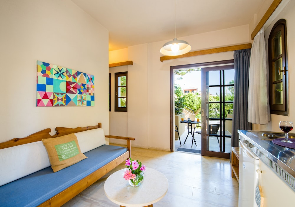 Family Apartment, 1 Bedroom, Garden View photo 2