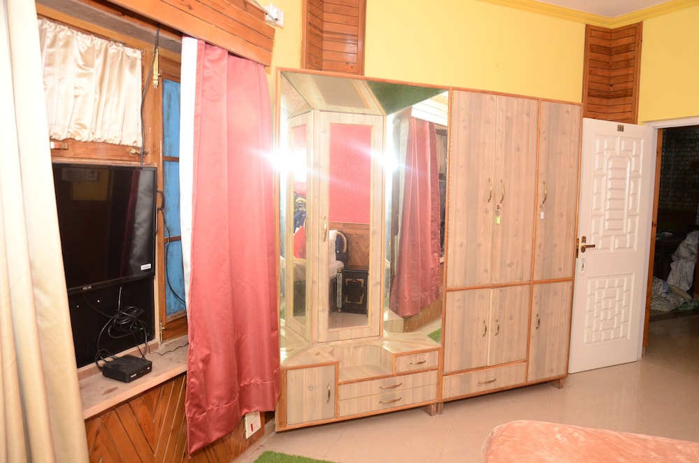 Deluxe Room - Photo 22