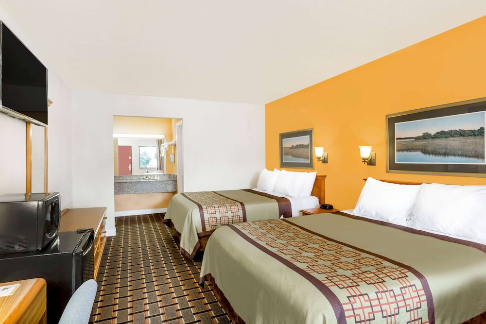 Standard Room, 2 Queen Beds - Photo 3