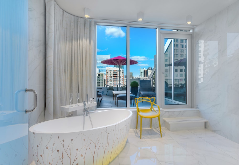 Suite, 1 King Bed, Terrace thumbnail 5