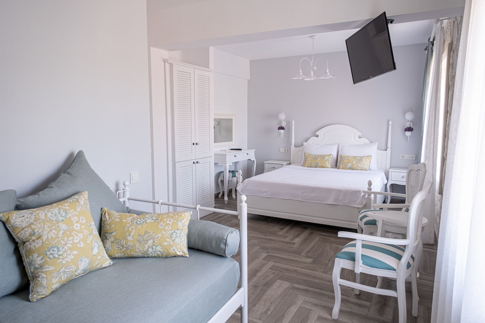 Comfort Triple Room, Non Smoking, City View photo 1