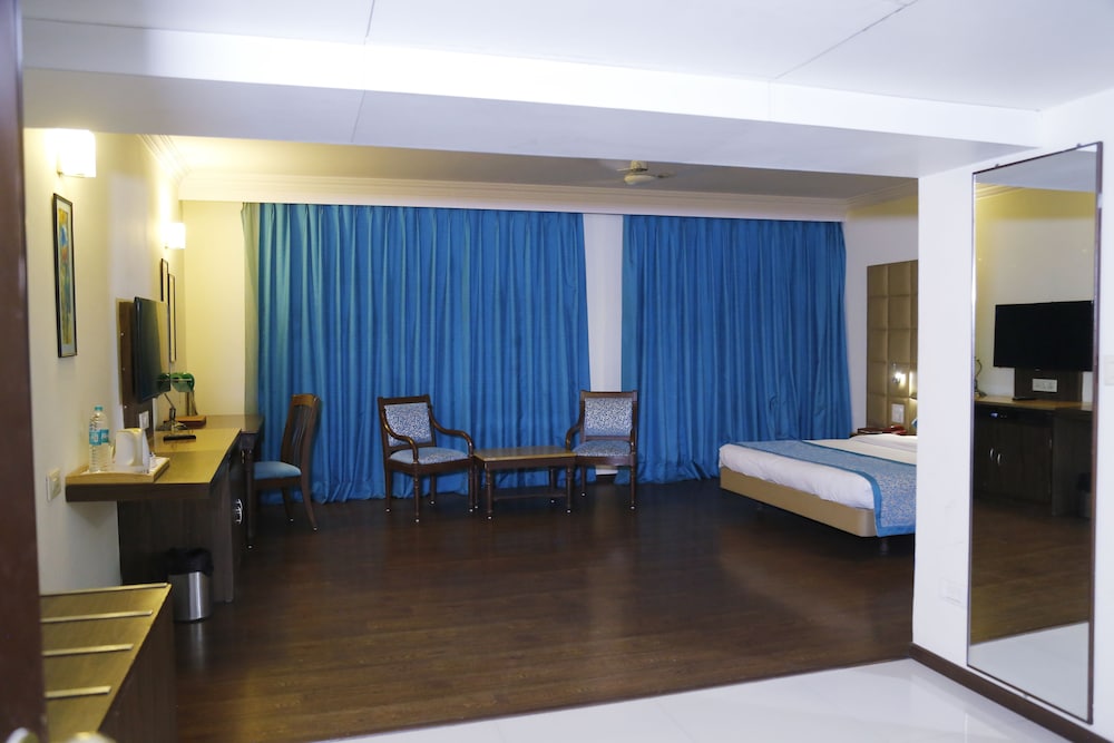 Club Double Room, 1 King Bed photo 3