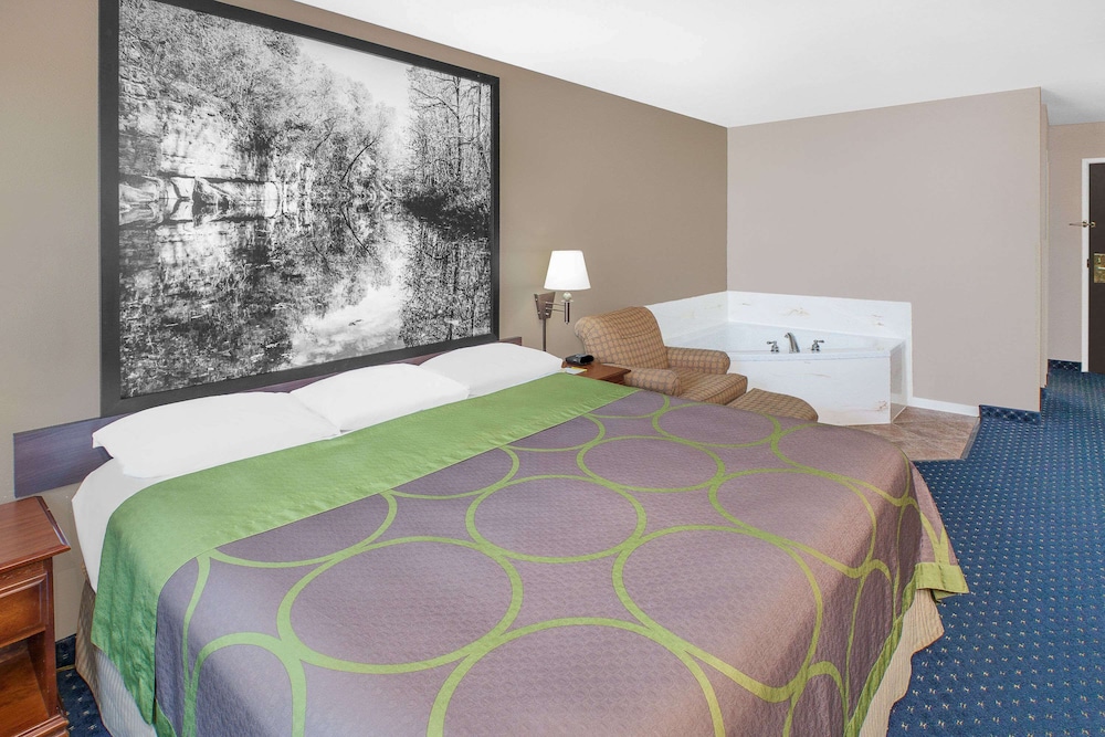 Standard Suite, 1 King Bed, Jetted Tub