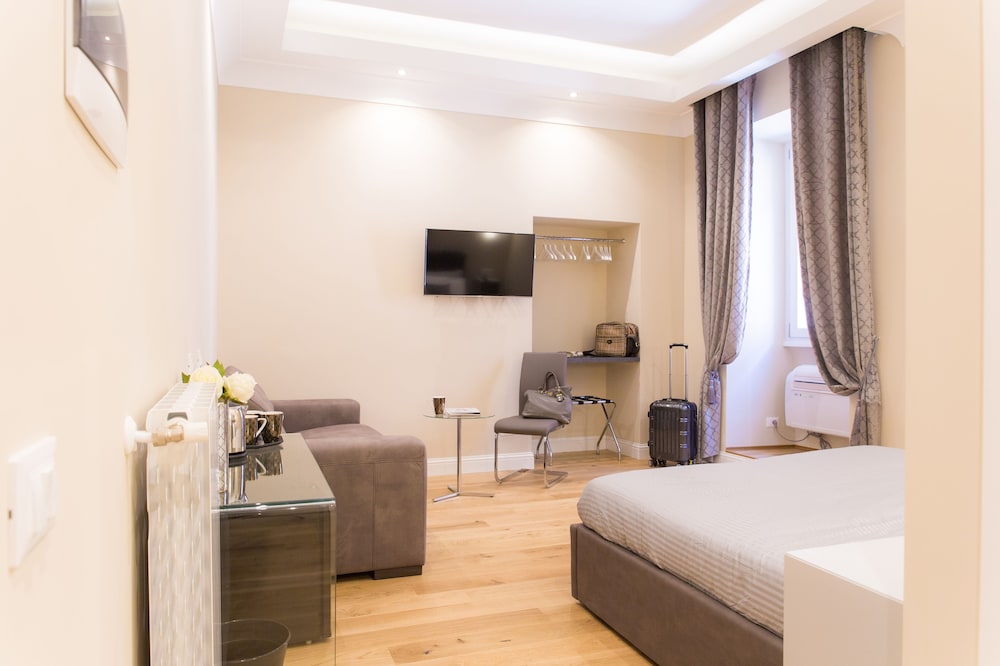 Suite (King) photo 3