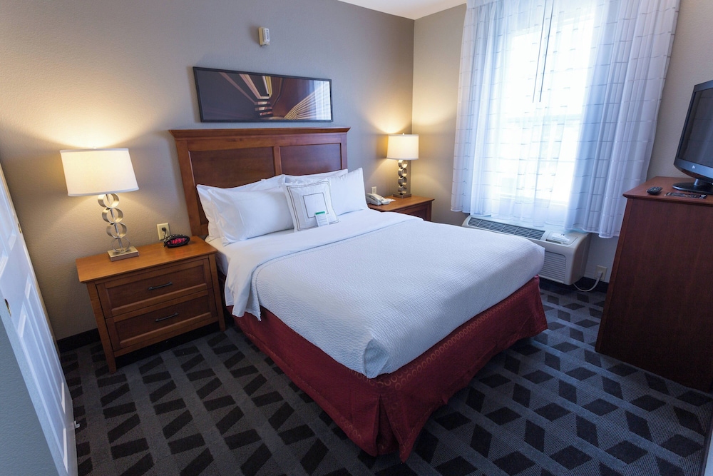 Studio Suite, 1 Queen Bed (Mobility/Hearing Accessible, Tub) photo 3