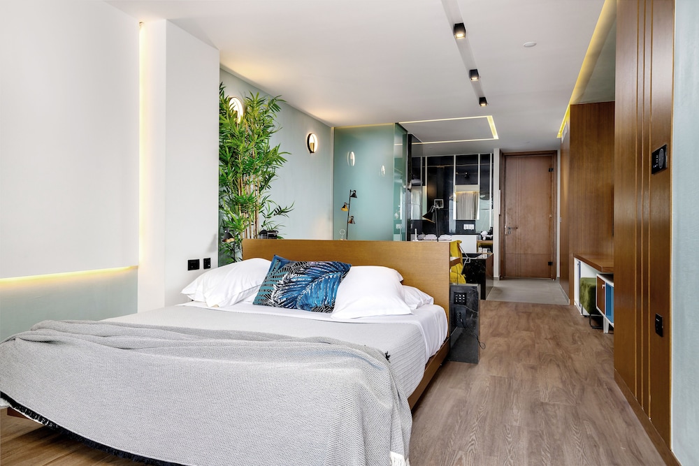 Suite, Sea View (King with Outdoor Jetted tub) photo 2