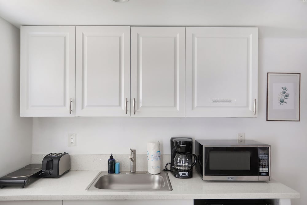 Studio, 2 Queen Beds, Kitchen