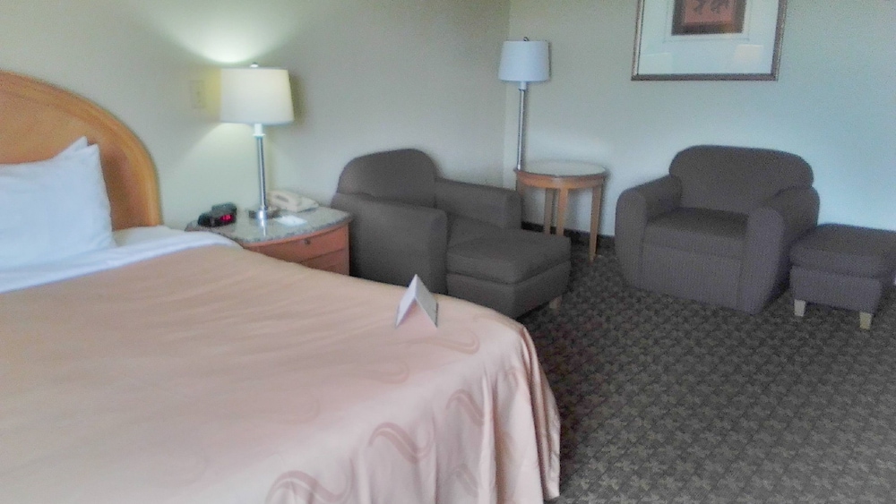 Standard Room, 1 King Bed - Photo 3