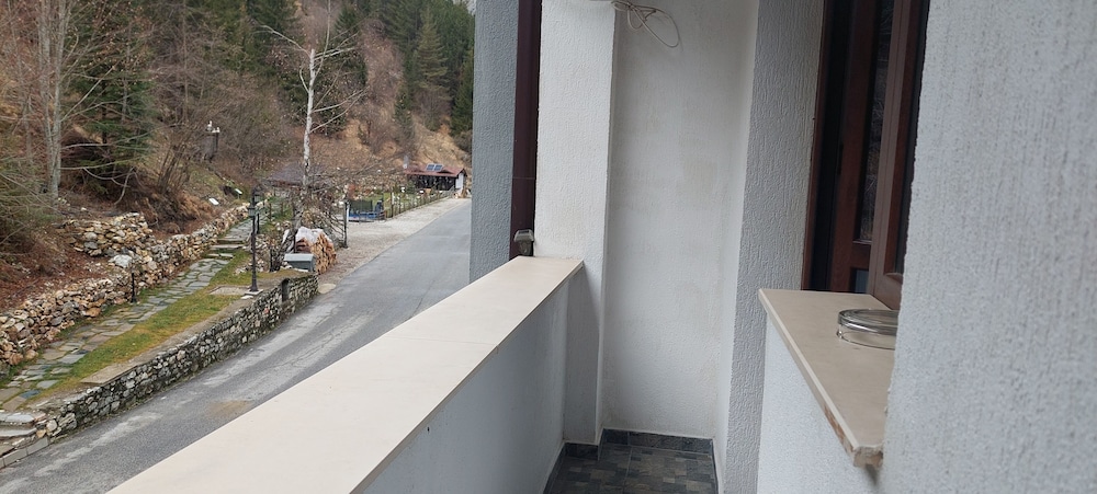 Basic Double Room, 1 Double Bed, Mountain View photo 2