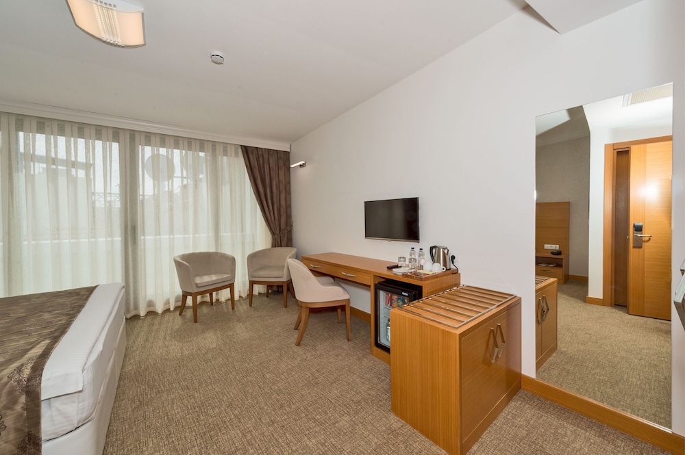 Suite, Balcony, City View photo 3