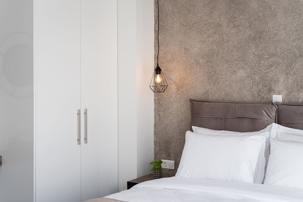 Deluxe Room, 1 Queen Bed with Sofa bed