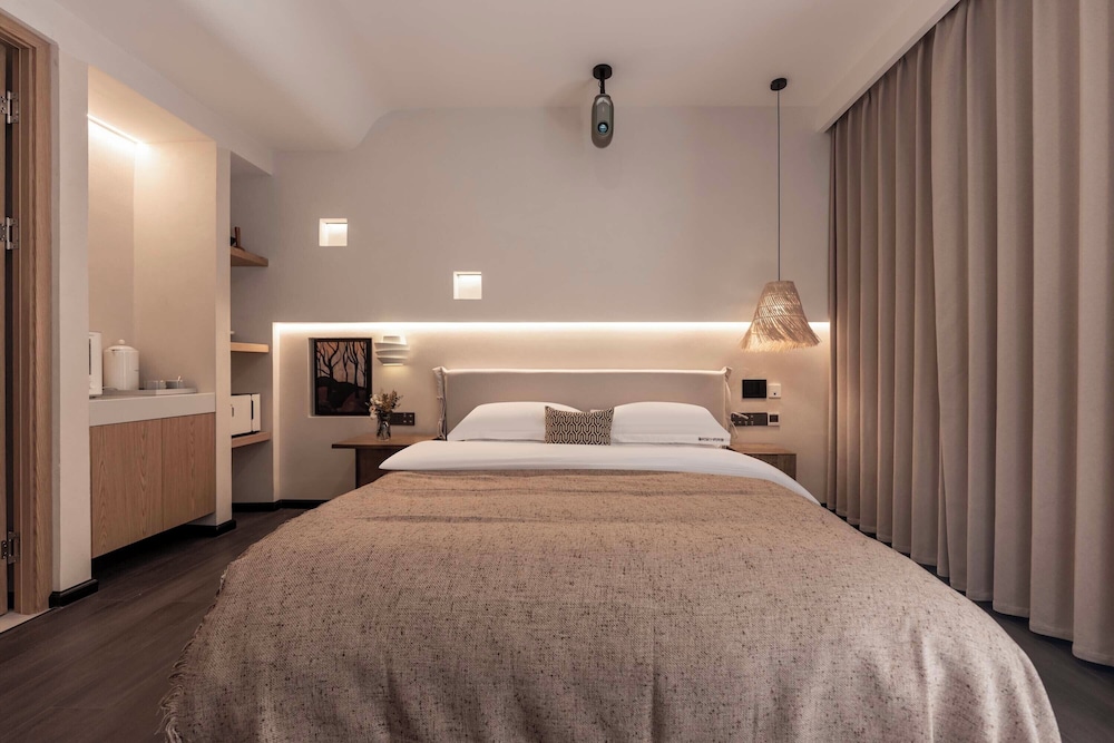 Classic Double Room, City View photo 3
