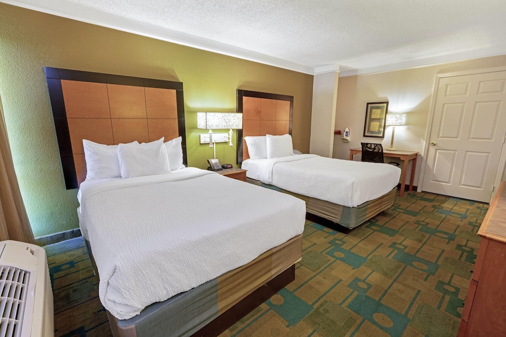 Room, 2 Double Beds, Mobility Accessible, Non Smoking (Bathtub W/grab Bars) - Photo 1