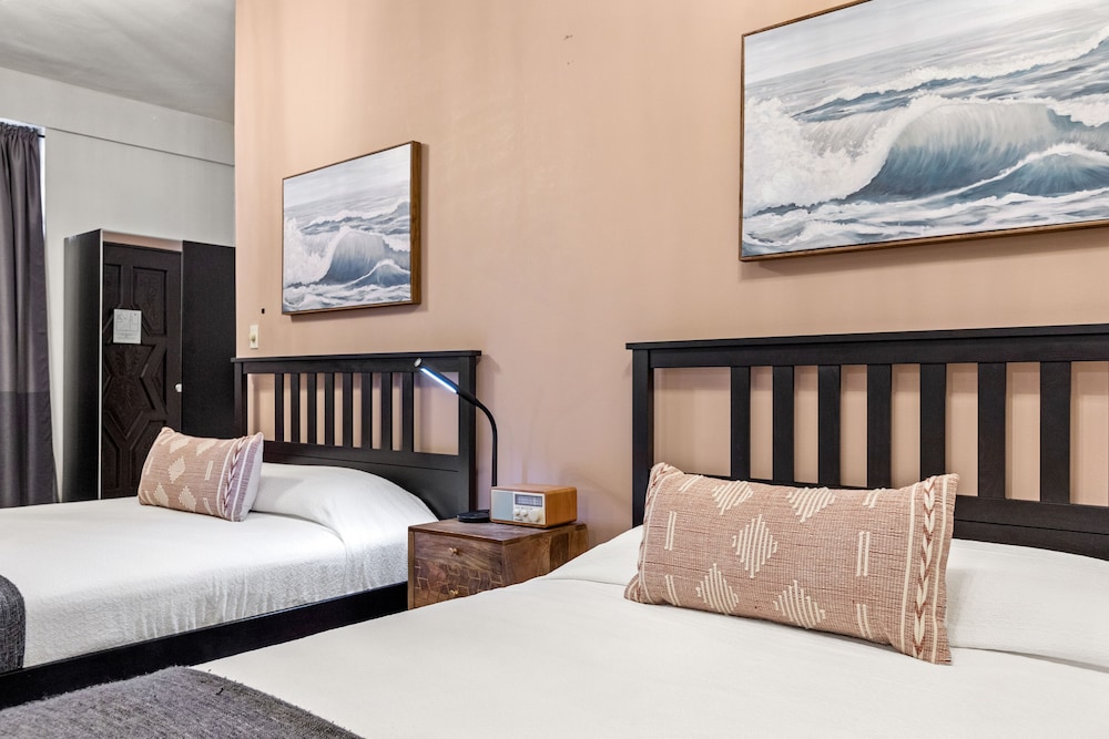 Family Studio Suite, 2 Queen Beds, Kitchenette photo 1