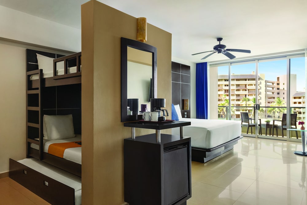 Family Suite, Multiple Beds (King) photo 1