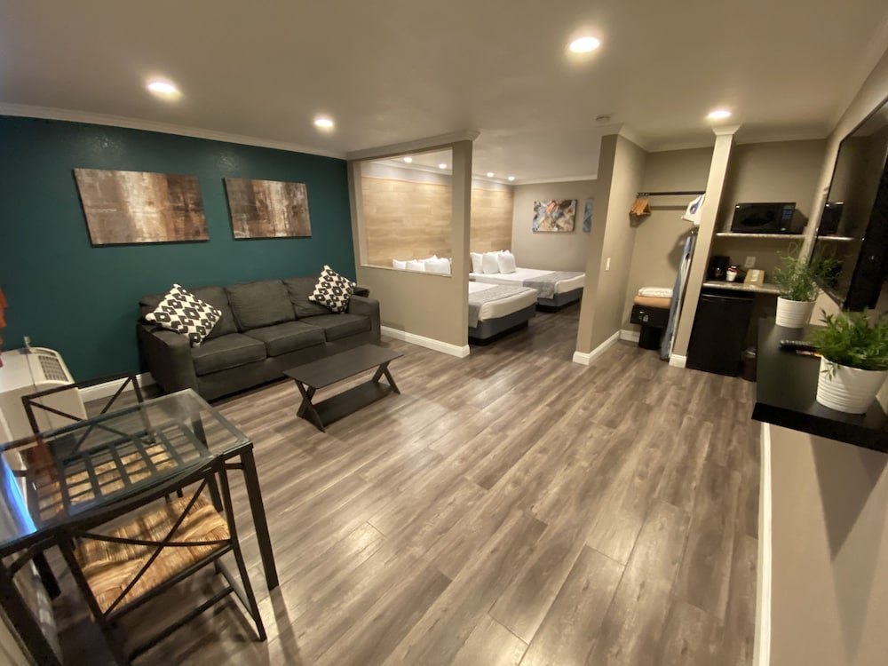 Deluxe Double Suite - Photo 1
