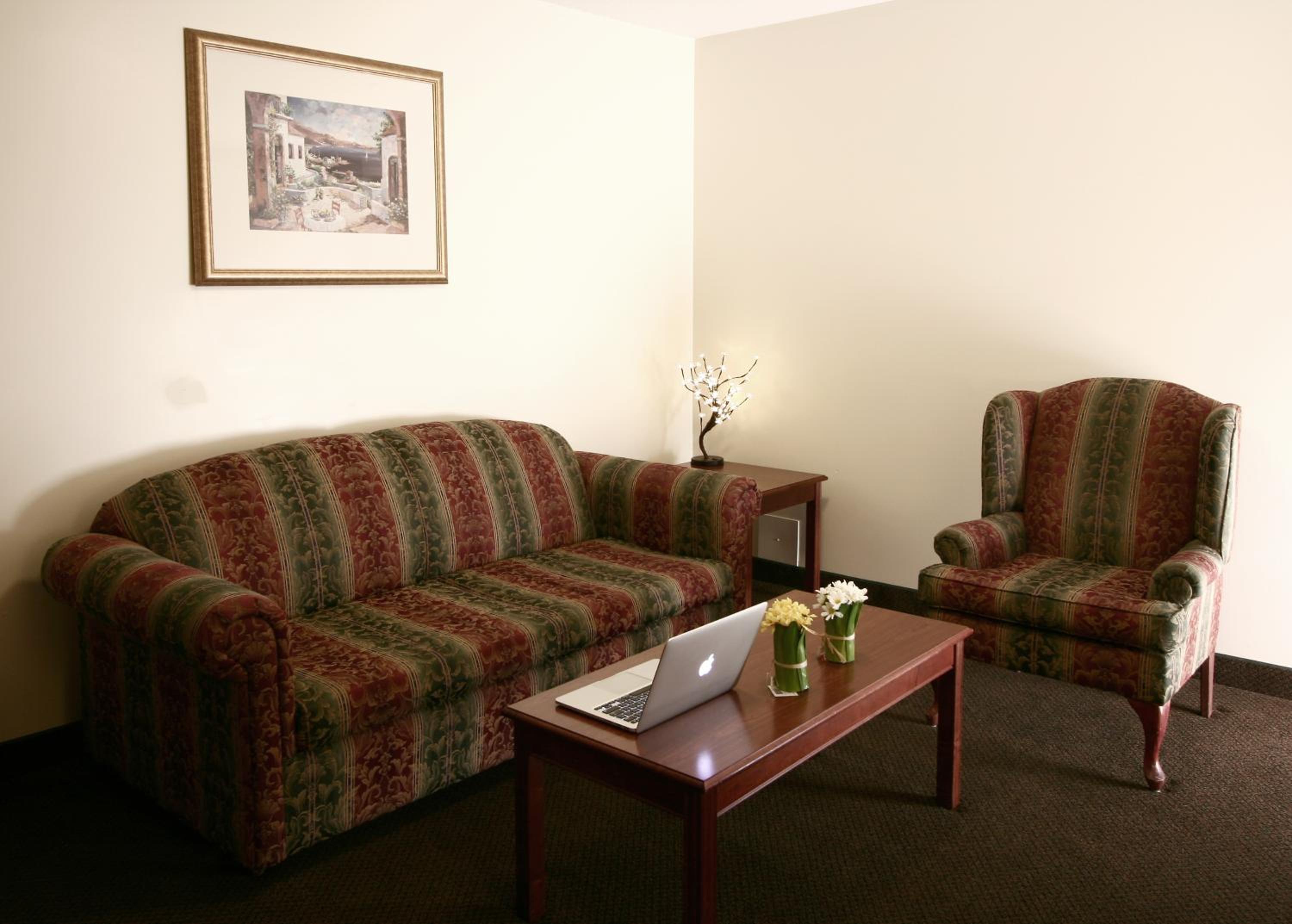 Queen Suite photo 3