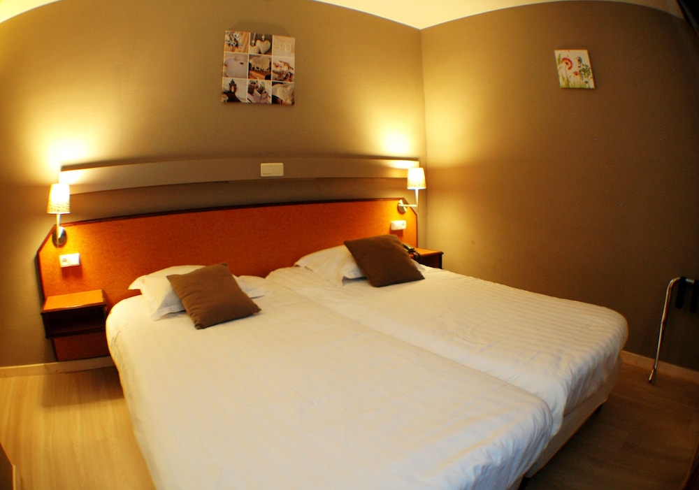 Standard Double or Twin Room photo 1