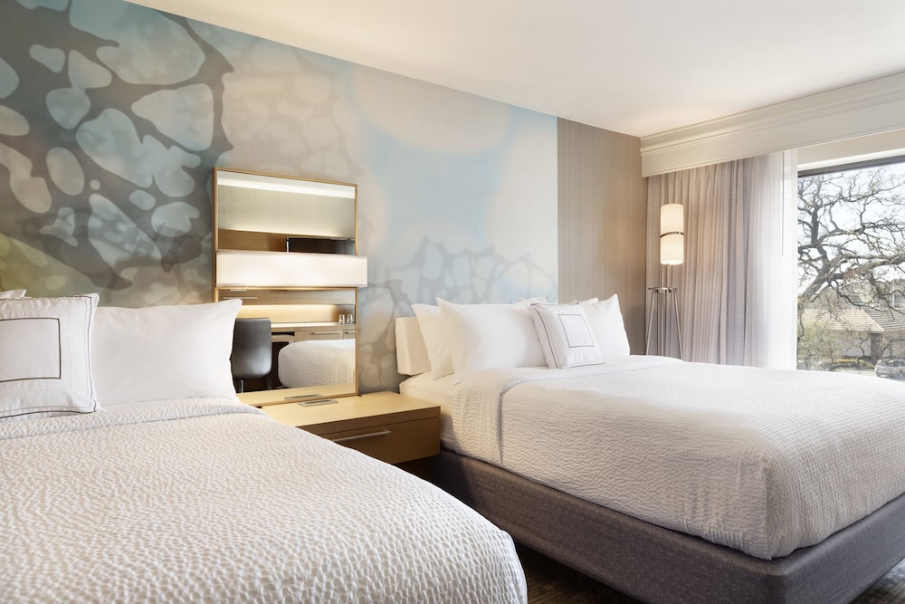 Room, 2 Queen Beds (Mobility Accessible, Tub) - Photo 2
