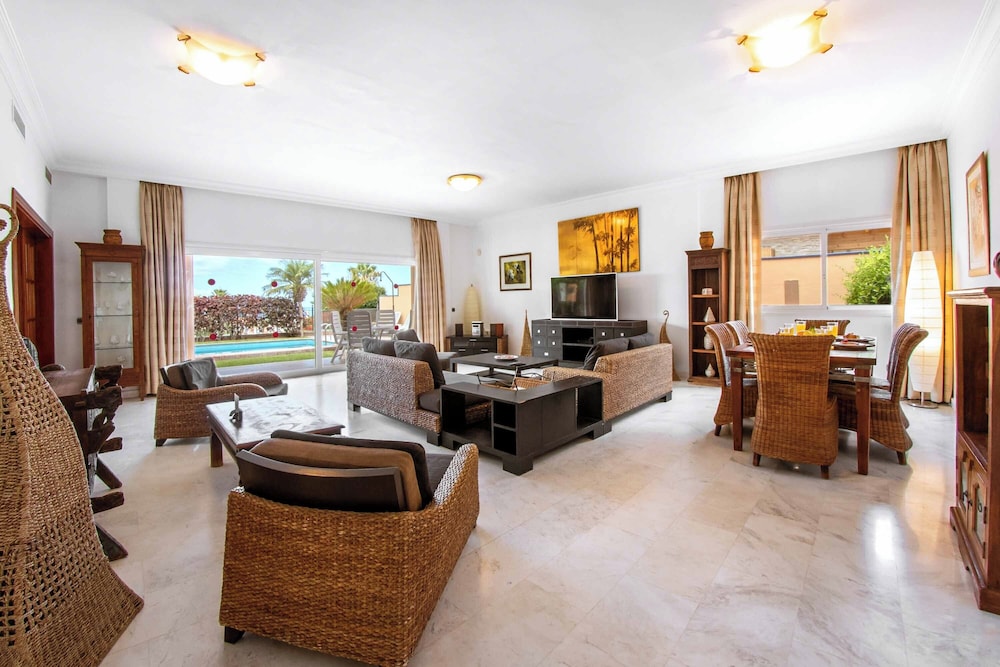 Villa (3 Bedrooms) photo 2