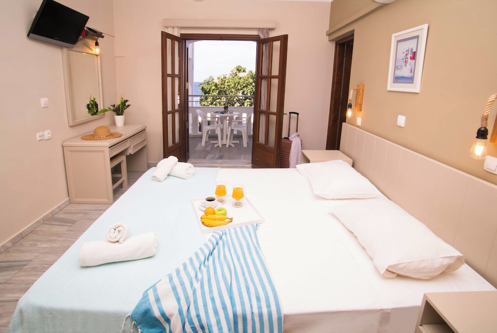 Family Apartment with Side Sea View photo 2