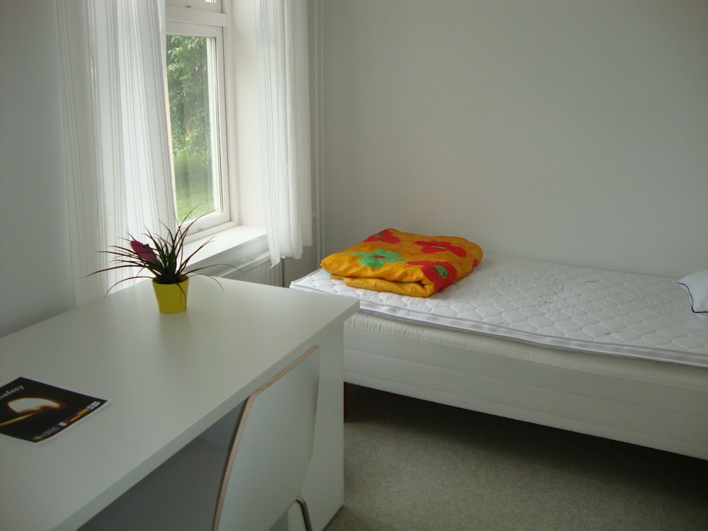 Standard Single Room, Shared Bathroom photo 1